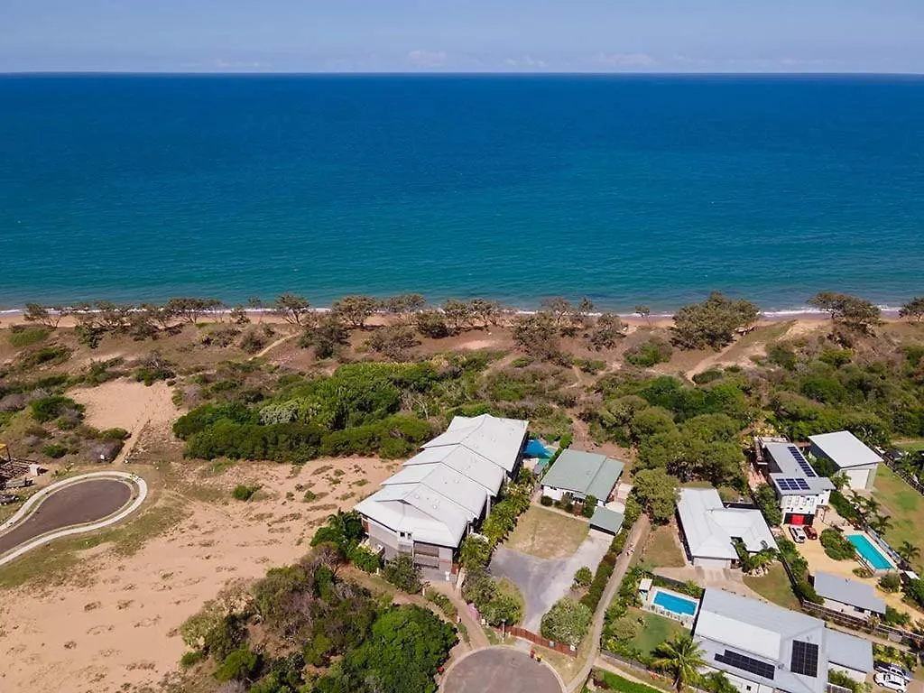 Beach Karma - Three-Bedroom Beachside Escape With Heated Communal Pool In Agnes Water Apartment