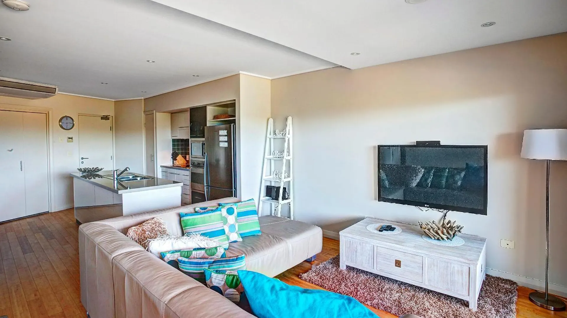 Beach Karma - Three-Bedroom Beachside Escape With Heated Communal Pool In Agnes Water Apartment
