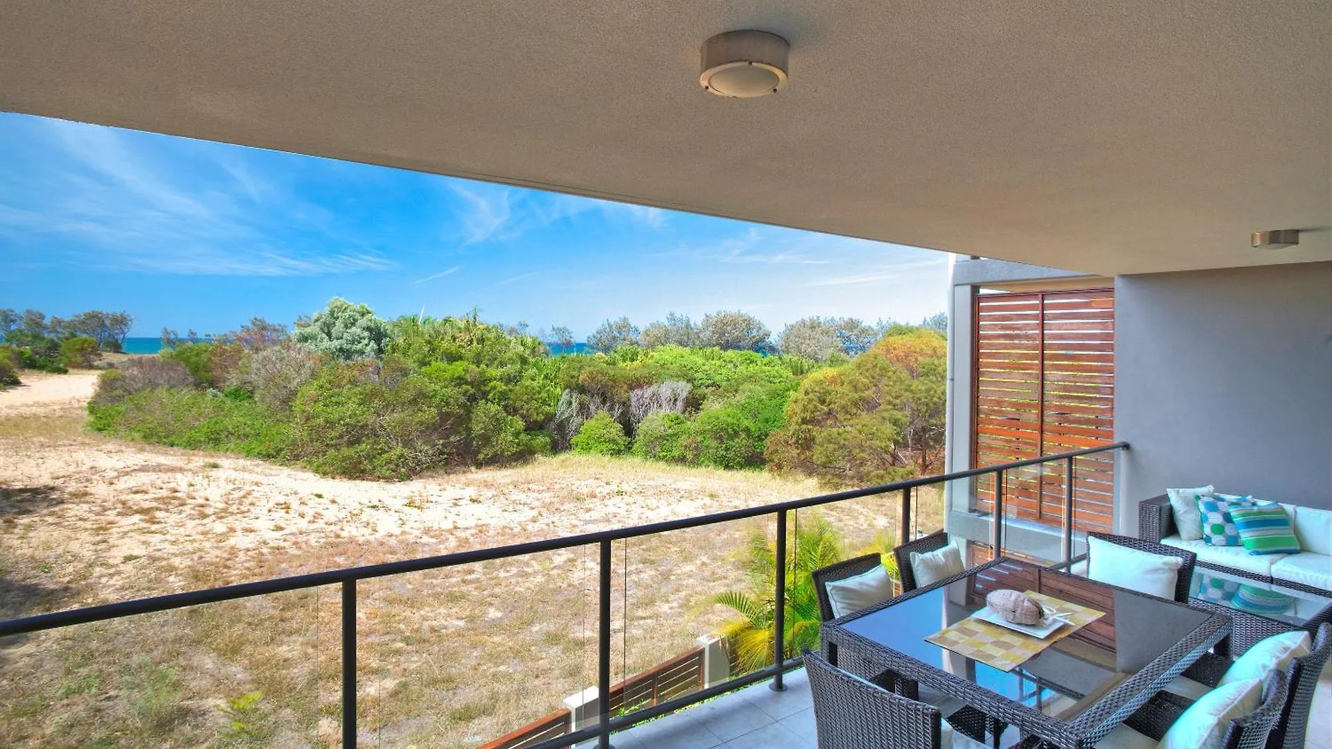 Beach Karma - Three-Bedroom Beachside Escape With Heated Communal Pool In Agnes Water Apartment